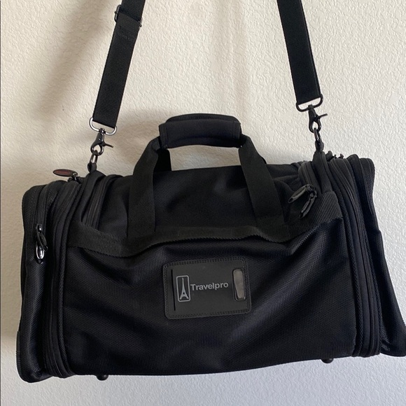 TravelPro Flight Pro 2 Black Black Expandable Duffel Bag NWOT - Picture 1 of 12